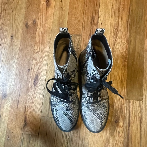 Paolo Shoes| Linea Snake Skin Combat lace up boots, size 8 - Picture 11 of 13